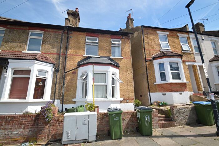 3 Bedroom End Terrace House For Sale In Roydene Road, London, SE18