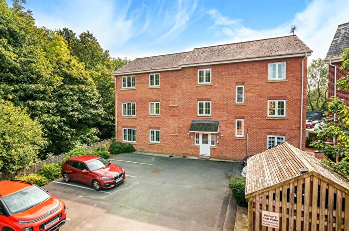 2 Bedroom Flat For Sale In Troydale Park, Pudsey, West Yorkshire, Uk, LS28