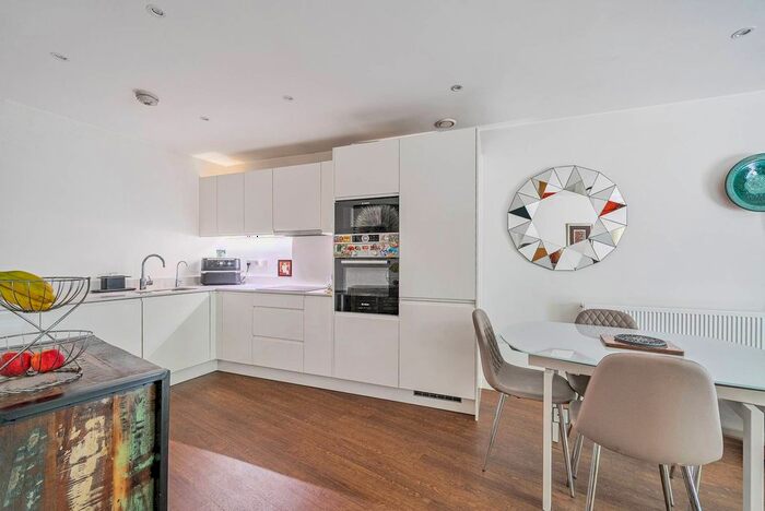 2 Bedroom Flat To Rent In Howard Court, Stanmore, HA7