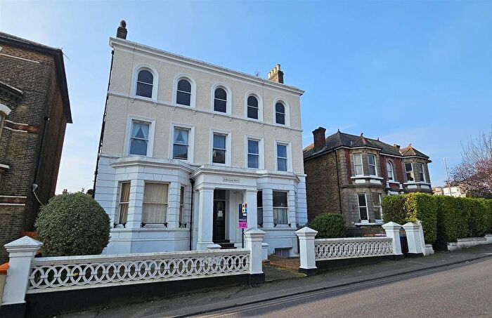 2 Bedroom Flat To Rent In Granville Road, Broadstairs, CT10