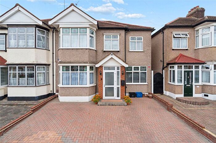 5 Bedroom Semi-Detached House For Sale In Blackbush Avenue, Chadwell Heath, RM6