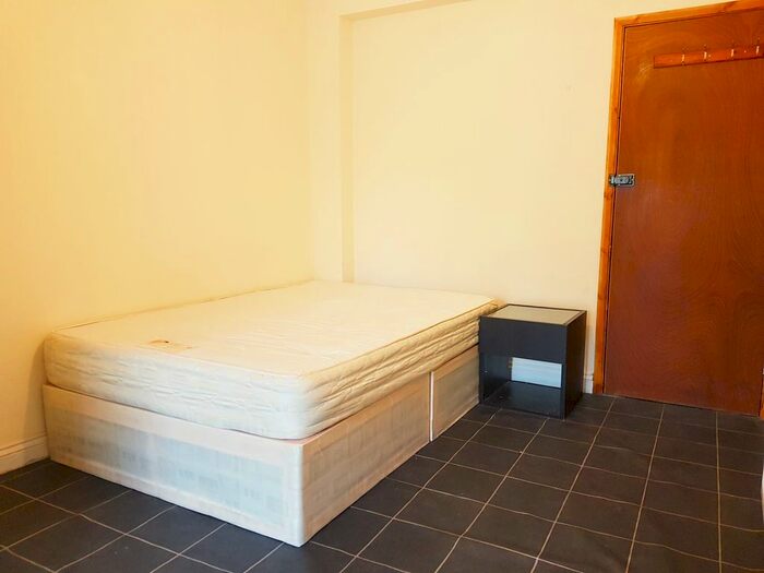 Studio To Rent In Tiverton Road, Hounslow TW3