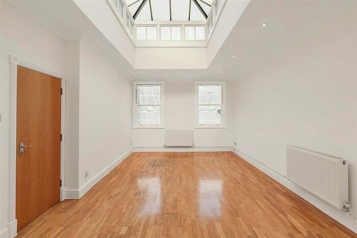 2 Bedroom Flat To Rent In Hand Court, London WC1V