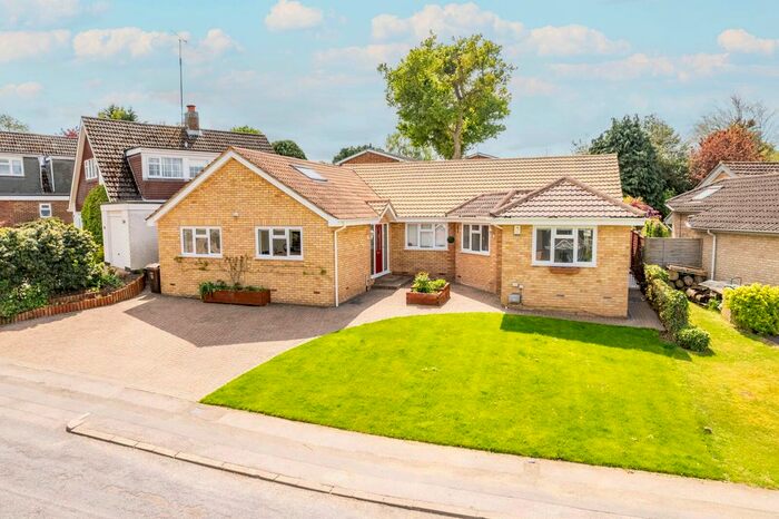 4 Bedroom Bungalow To Rent In Tuffnells Way, Harpenden, Hertfordshire, AL5