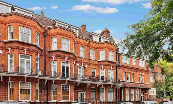 2 Bedroom Flat To Rent In Elm Park Gardens, Chelsea, SW10