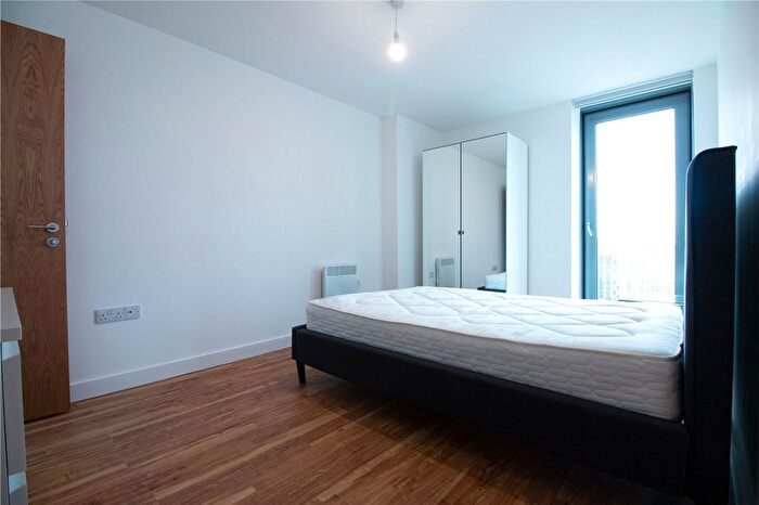 2 Bedroom Flat To Rent In Michigan Point Tower B, Michigan Avenue, M50