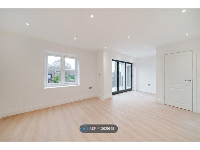 2 Bedroom Flat To Rent In West Hill, South Croydon, CR2