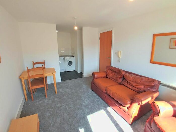 1 Bedroom Flat To Rent In Shandon Court, London Road, L3
