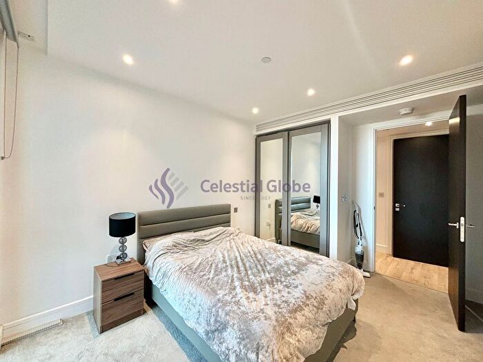 2 Bedroom Flat To Rent In Piazza Walk, London, E1