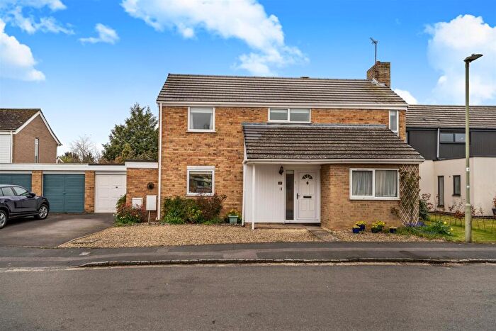 3 Bedroom Detached House For Sale In Crecy Walk, Woodstock, OX20