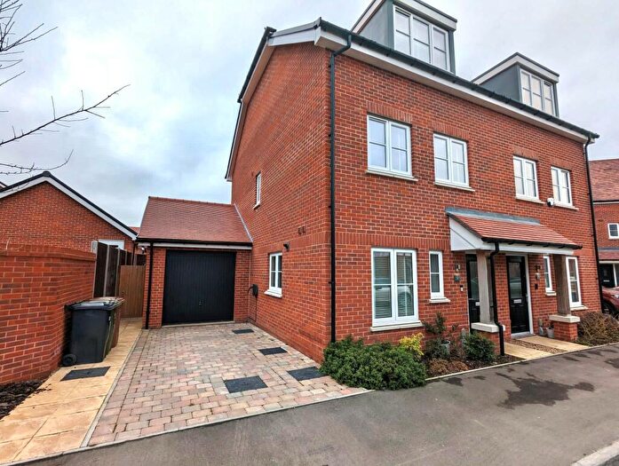 3 Bedroom Semi-Detached House To Rent In Deacon Way, Guildford, GU3