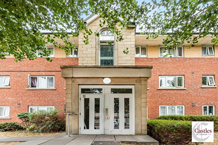 2 Bedroom Flat For Sale In Hennessy Road, London, N9