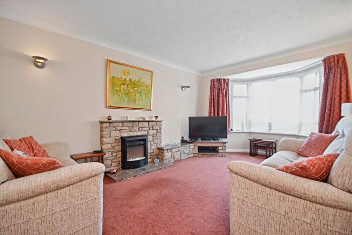 4 Bedroom Detached House For Sale In Broadstone, BH18 - Photo 2