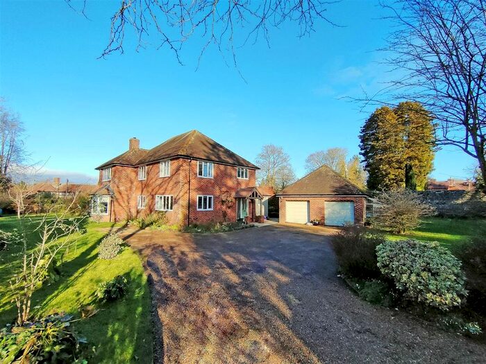 4 Bedroom Detached House For Sale In Easebourne, Midhurst, GU29