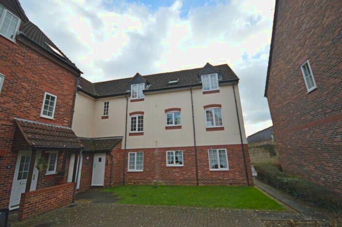 2 Bedroom Flat To Rent In Dewell Mews, Swindon, SN3