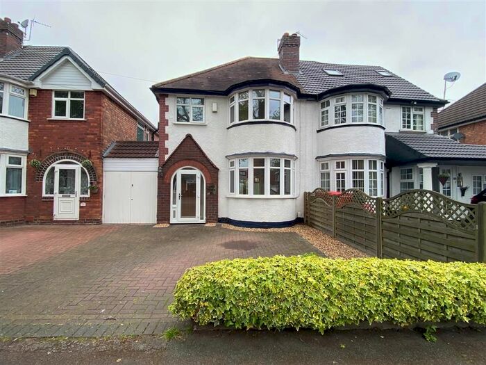 3 Bedroom Semi-Detached House To Rent In Wynford Road, Acocks Green, Birmingham, B27