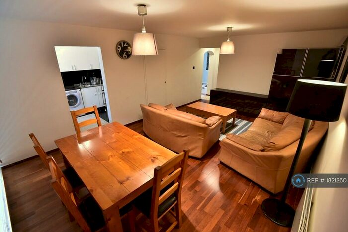 2 Bedroom Flat To Rent In Ross Road, Wallington, SM6