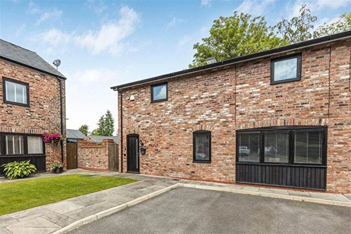 3 Bedroom Barn Conversion For Sale In Bell Lane, Thelwall, WA4