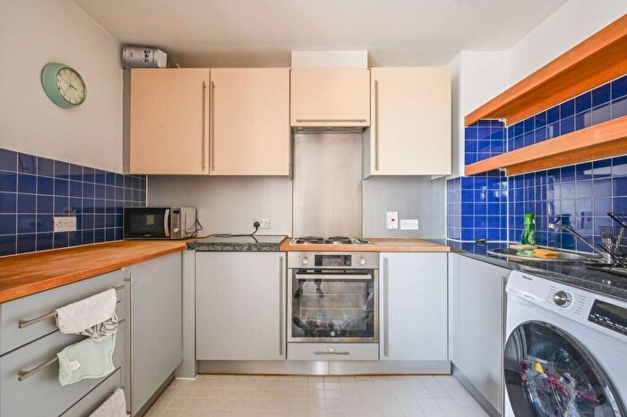 1 Bedroom Flat To Rent In Commercial Road, Aldgate, London, E1