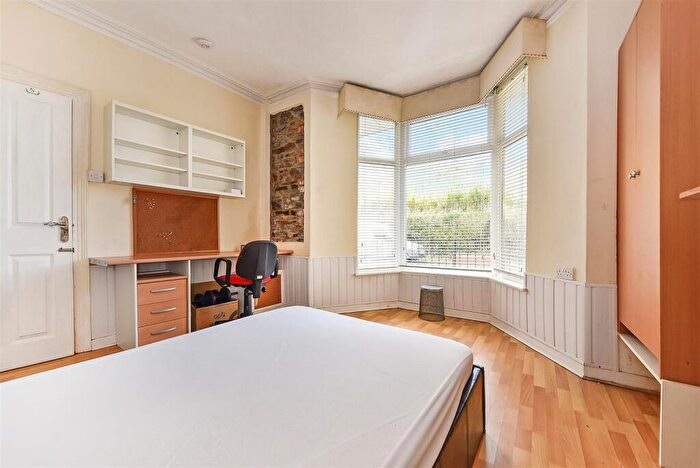 4 Bedroom Terraced House To Rent In Lawn Terrace, CF37