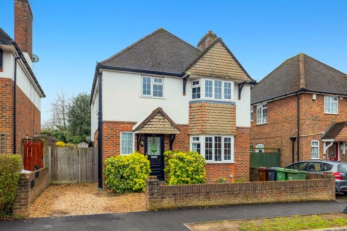 3 Bedroom Detached House To Rent In Ashenden Road, Guildford, Surrey, GU2