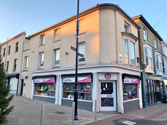 2 Bedroom Flat To Rent In High Street, Ryde, PO33