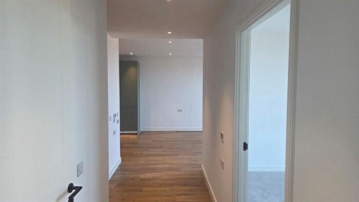 2 Bedroom Flat To Rent In Samara Drive, Southall, UB1