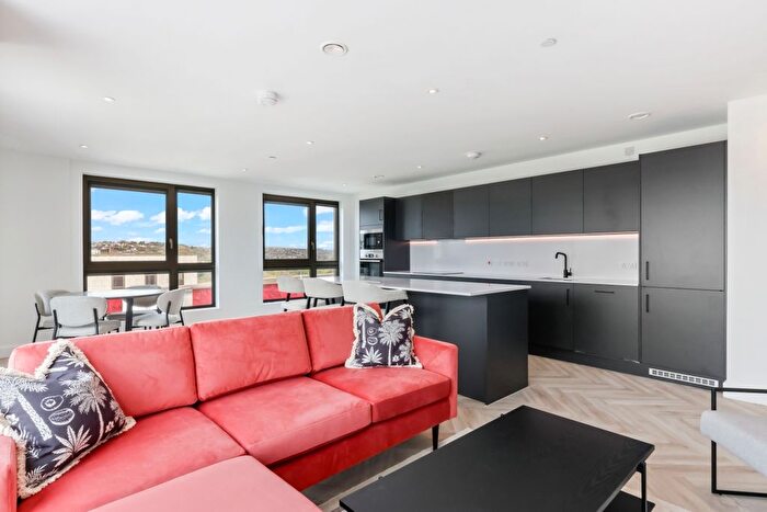 3 Bedroom Flat To Rent In Wellesbourne, Preston Park Brighton, BN1