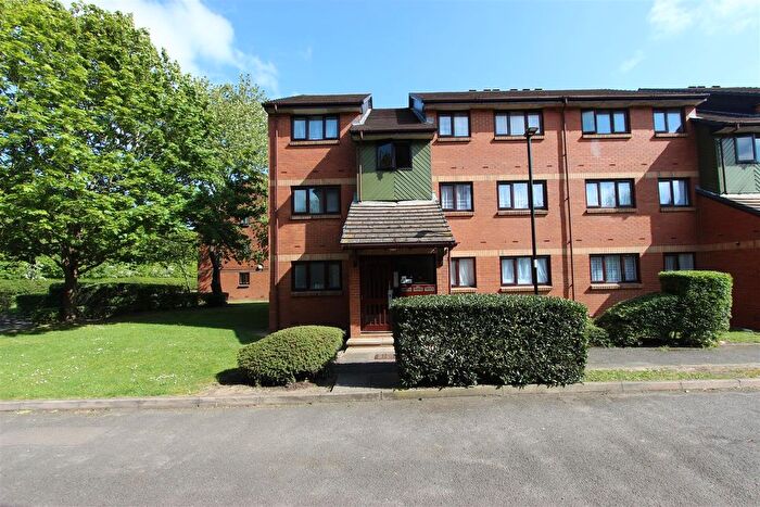2 Bedroom Flat For Sale In Maltby Drive, Enfield, EN1