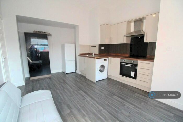 1 Bedroom Flat To Rent In Dovercastle, Nottingham, NG7