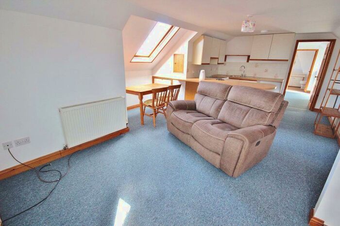 1 Bedroom Flat To Rent In Market Place, Snaith, DN14