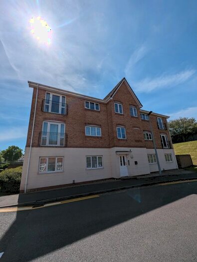 2 Bedroom Flat To Rent In Thunderbolt Way, Tipton, DY4