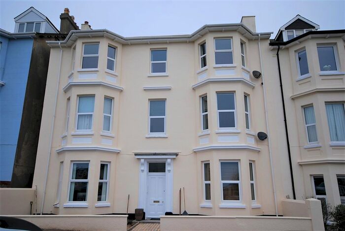3 Bedroom Flat To Rent In Seafield Road, Seaton, Devon, EX12