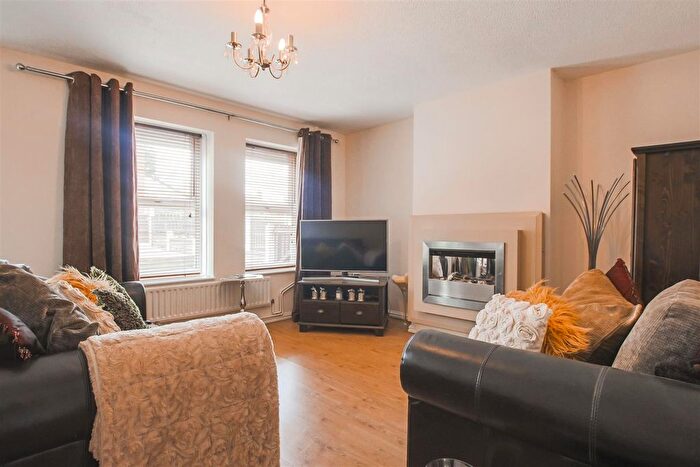 3 Bedroom Semi-Detached House To Rent In Higham View, Salford, M6