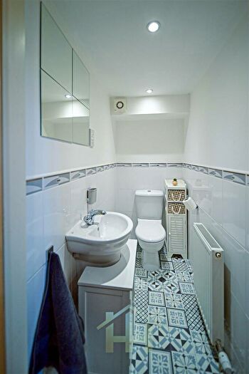 2 Bedroom Apartment For Sale In Smillie Court, Dundee, DD3