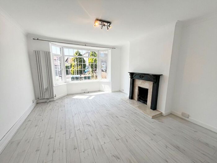 3 Bedroom Semi-Detached House To Rent In Ashwood Avenue, Coventry, CV6
