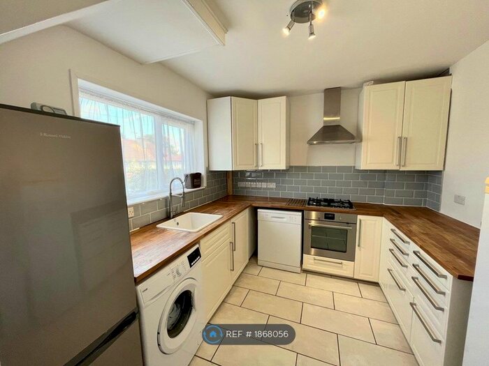 4 Bedroom Semi-Detached House To Rent In Cotman Walk, Bristol, BS7