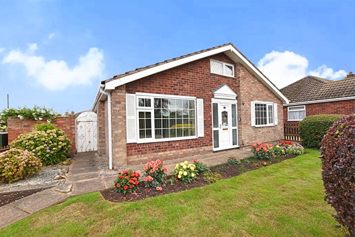 3 Bedroom Detached Bungalow For Sale In Field House Road, Humberston, Grimsby, DN36