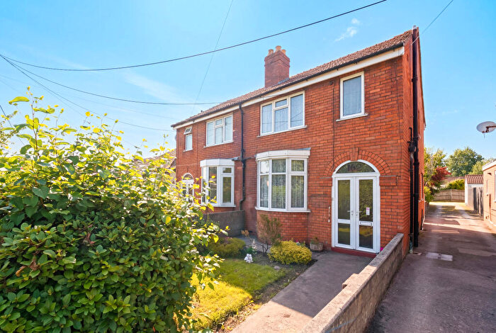 3 Bedroom Semi-Detached House For Sale In New Bristol Road, Worle, BS22