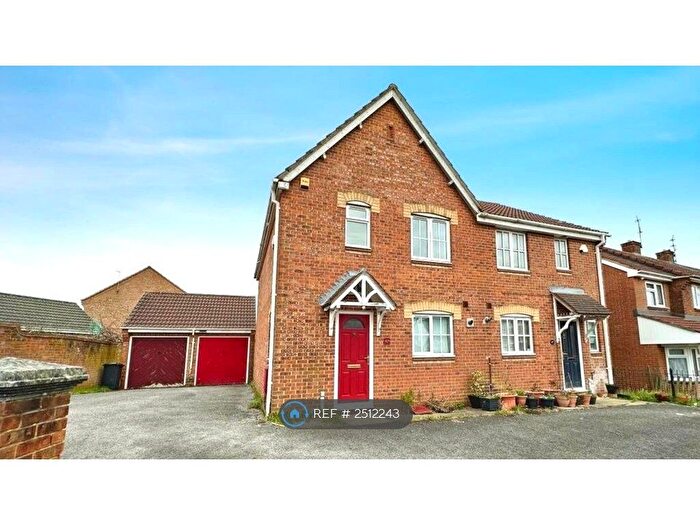 3 Bedroom Semi-Detached House To Rent In Gill Avenue, Bristol, BS16