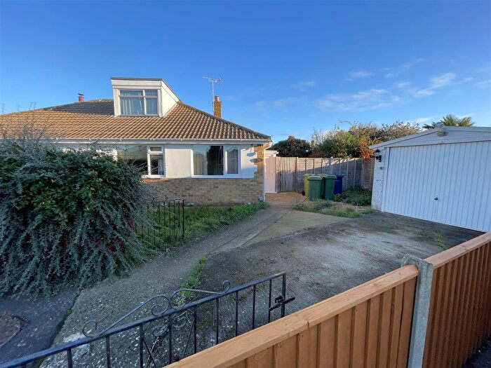 3 Bedroom Semi Detached Bungalow For Sale In Shearwater Grove, Innsworth, Gloucester, GL3