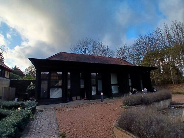 2 Bedroom Flat To Rent In Cormongers Lane, Nutfield, RH1