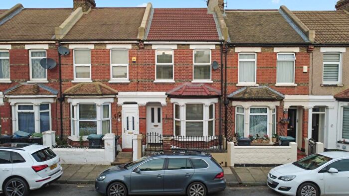 3 Bedroom Terraced House For Sale In Granville Road, Gravesend, DA11