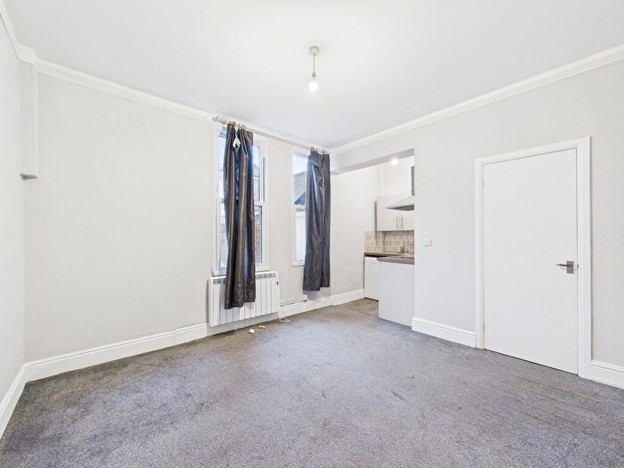 Flat To Rent In Cowper Road, Worthing, BN11