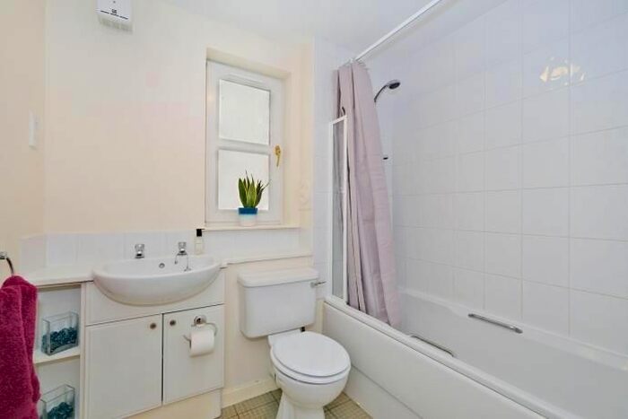 2 Bedroom Flat To Rent In Margaret Place, Aberdeen, AB10
