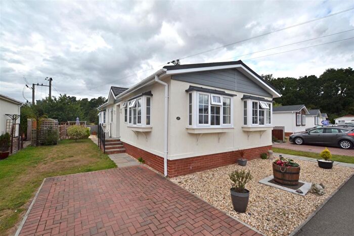 2 Bedroom Mobile/park Home For Sale In Water End Park, Old Basing, RG24