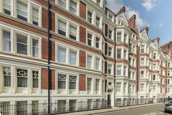 2 Bedroom Flat To Rent In Ridgmount Gardens, London, WC1E