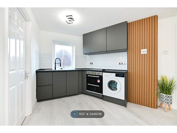 1 Bedroom Flat To Rent In Priory Court, Kingston Upon Thames, KT1