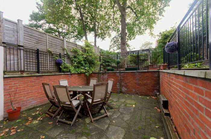 1 Bedroom Flat To Rent In Penywern Road, Earls Court, London, SW5