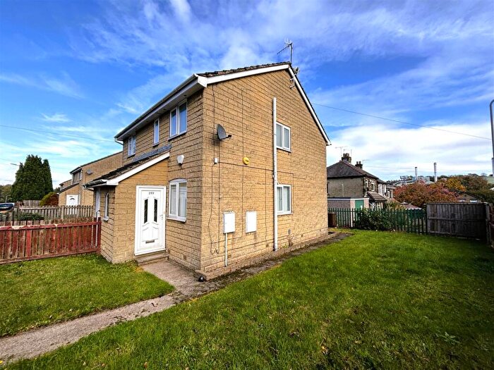 2 Bedroom Semi-Detached House For Sale In Upper Castle Street, Bradford, BD5